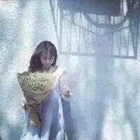 孤独成瘾（杂图） 晚上一个人把头蒙在被