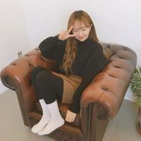 要么孤独 你笑起来不说话低着头
