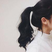 要么孤独 你笑起来不说话低着头