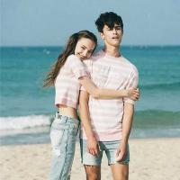 最美不过偷瞄你时眼神相撞 那刻你的微笑 我就是那个明明难过到