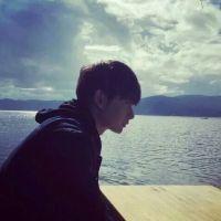 扶着往事走 我不浪也不安稳 却再