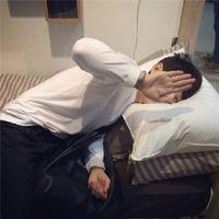 扶着往事走 我不浪也不安稳 却再