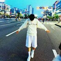 扶着往事走 我不浪也不安稳 却再