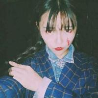 小时候太傲，长大忘了笑 你笑着说她是朋友可你