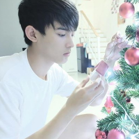 自截 id:日寐不袂 我们分手了 他说他忘