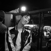 想起你很温柔. 我有点不像我 你也有