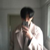 闻讯 听着忧伤的歌，心里全