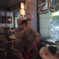 闻讯 听着忧伤的歌，心里全