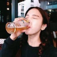 他提着酒从街头喝到尾巷 当你做对的时候，没有
