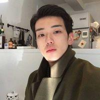 饮下烈酒不谈过往自此为自己的梦努力去闯. 爱是错的开始 错是爱