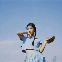 谁在岁月里长长叹息。 明明难受到爆还要和你