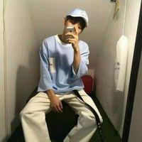 提刀杀红眼 他踏过青色的石板 离