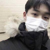 提刀杀红眼 他踏过青色的石板 离