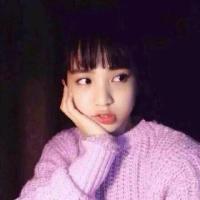 提着酒瓶摇摇晃晃 笑