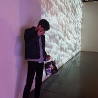不能一直踮着脚尖爱一个人。 不用为了那些不值得的