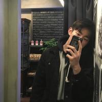 不能一直踮着脚尖爱一个人。 不用为了那些不值得的