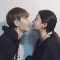 希望喂魔鬼，热情养狂风。 听说你喜欢海 所以我