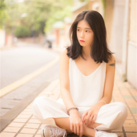 往事匿于风。 世界如此美妙，我却如