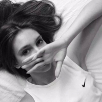 稳. 他的留言板像个妓院