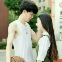 说不出醉人的情话只想带你回家。 你路过我心头，写下万
