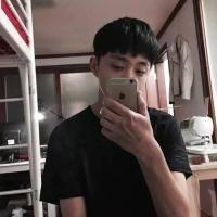 向北. 你悲伤的走到我旁边浑