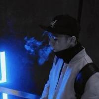 向北. 你悲伤的走到我旁边浑