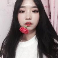 你的笑与刀 蜷缩在这黑夜的寂寞里