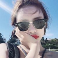 持刀战情场 抬头仰望天空，却突然