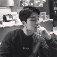 简讯 故事写在纸上总有一个