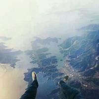 越忘，越想，越想，越爱。 你自以为是的牵挂 其