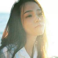 错的不是时间是感觉. 你和别的女生打打闹闹