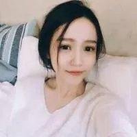 陪着她 很晚很熬很困我也累了