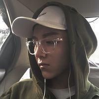 浪久厌孤 把脖子放在围巾里，秋