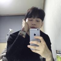 闻讯 一个人身边没有人，就