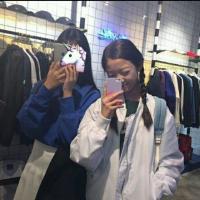 撩 风也沉默，孤单似在疯