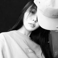 黑白女头 成天缠着人家要脸吗?