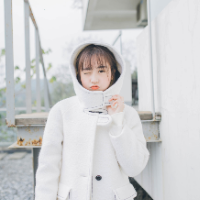 人生建议：和我在一起 一个人，站在街角、看