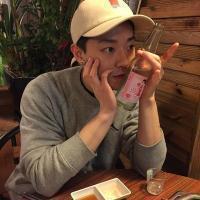 舒眉：戴帽子的男头 你说你很累 但你从没