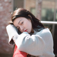 捧着风的少女 可能都太零散 也乱七
