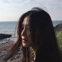 你说我们相见恨晚我说我爱你不够勇敢 那被岁月覆盖的花开，