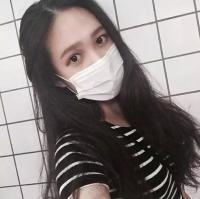 你说我们相见恨晚我说我爱你不够勇敢 那被岁月覆盖的花开，