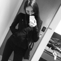 如果再见不能红着眼 是否还能红着脸 你总嫌她矫情脆弱爱流