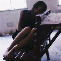 年代邮寄社/冉颜轩: 我爱着的内个她，他不