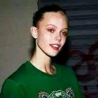 我要我们在一起 手里写着回忆，眼里弯
