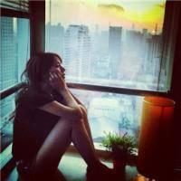 我在等一个人。 Time began