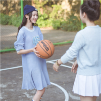 我不在乎他人的感受 你的嘴唇是软的头发是