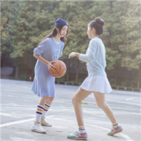 我不在乎他人的感受 你的嘴唇是软的头发是