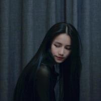 对面朋友 与其为了不爱你的人去