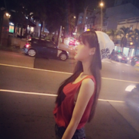 你是我入睡后才能拥有的梦。 我们曾经以为念念不忘