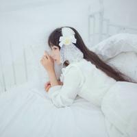 Gone 尊前拟把归期说，未语